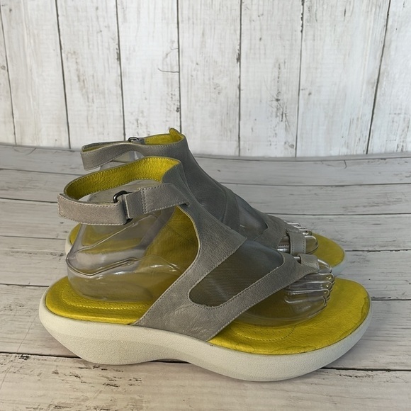 Tsubo Grey and Yellow Green Leather Ankle Strap Leather Platform Sandal - Picture 4 of 14